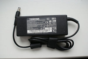 Toshiba 15V 5A laptop charger